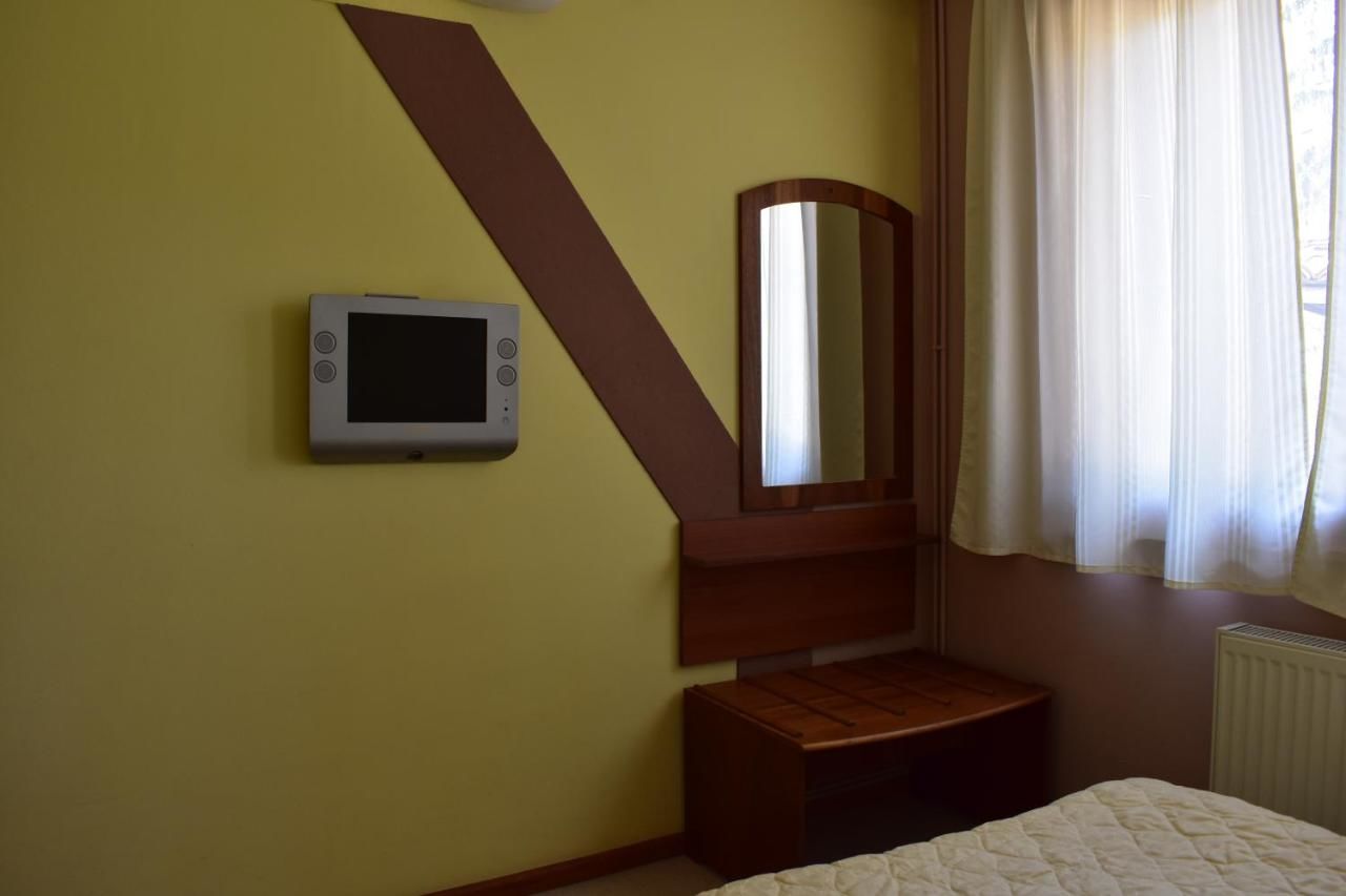 Отель Family Hotel Bashtina Kashta Копривштица-16