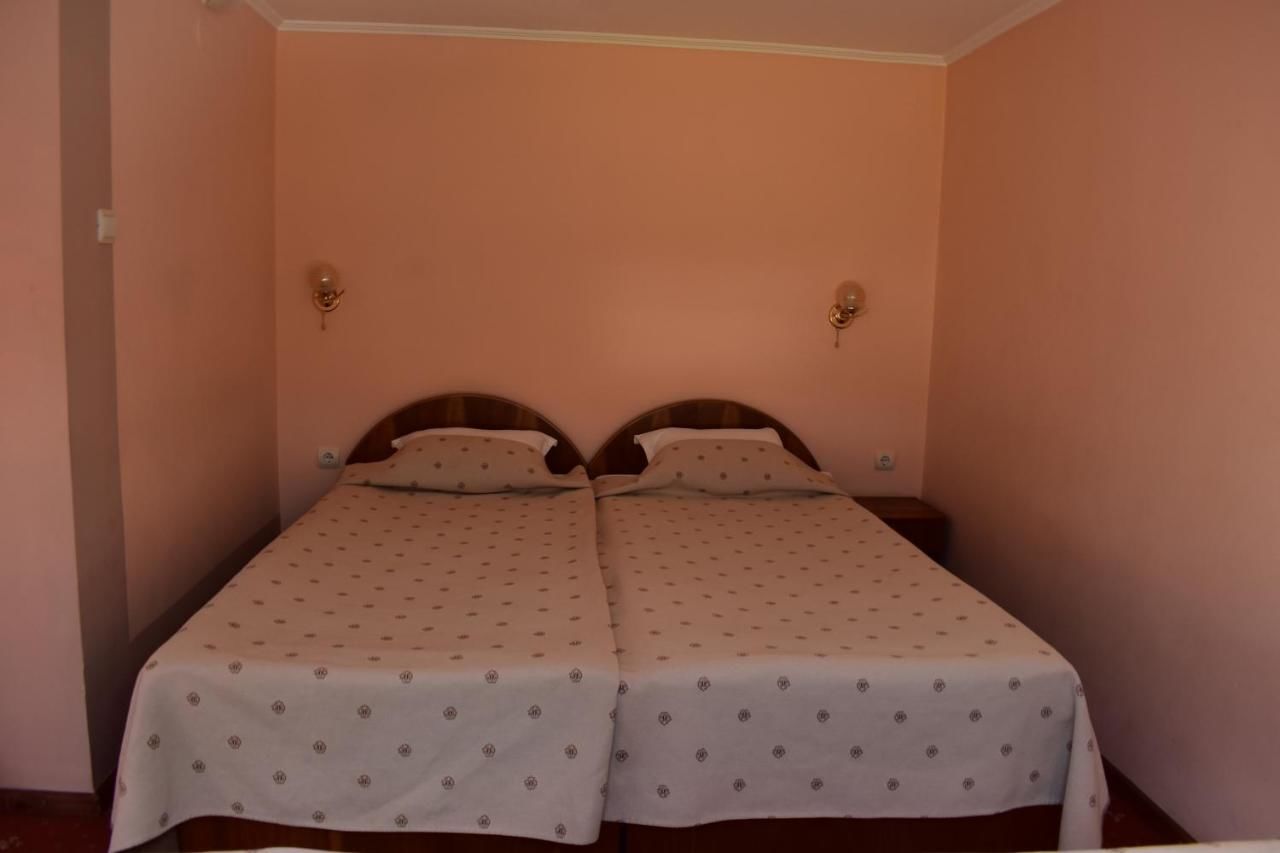 Отель Family Hotel Bashtina Kashta Копривштица-28